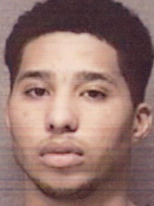BREAKING: Muncie man arrested after posting on Snapchat a photo of himself with a handgun and the message “Don’t go to school tomorrow.” tspne.ws/2HoA63I
