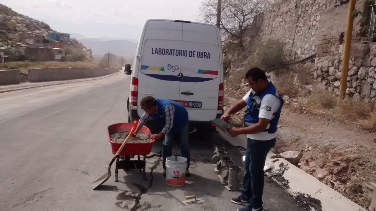 SECOED_RL's tweet photo. Personal del Laboratorio de Obra Publica en la Región Laguna de Durango, en muestreo de concreto fresco en tercera etapa: modernización camino Carlos Real - Col. Benito Juárez. Mpio. de Lerdo
#TransparenciayRencicióndeCuentas https://t.co/6urUWljRUt