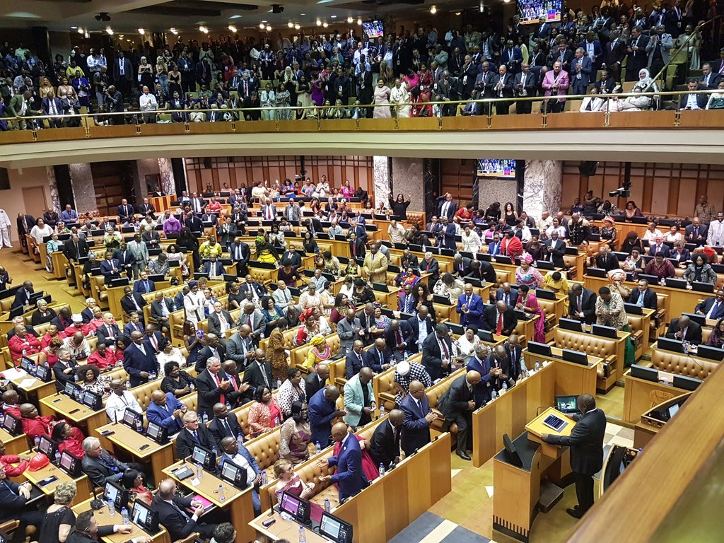 TeamNews24's tweet photo. Standing ovation for #Ramaphosa as he quotes beautiful lyrics from the late, great Hugh Masekela in his song "Thuma Mina": a call for renewal by all SAcans. "I wanna be there when the people turn it around. I wanna lend a hand. Send me." #SONA2018 (@PaulHermanCPT) https://t.co/pnrK5Vcm8i