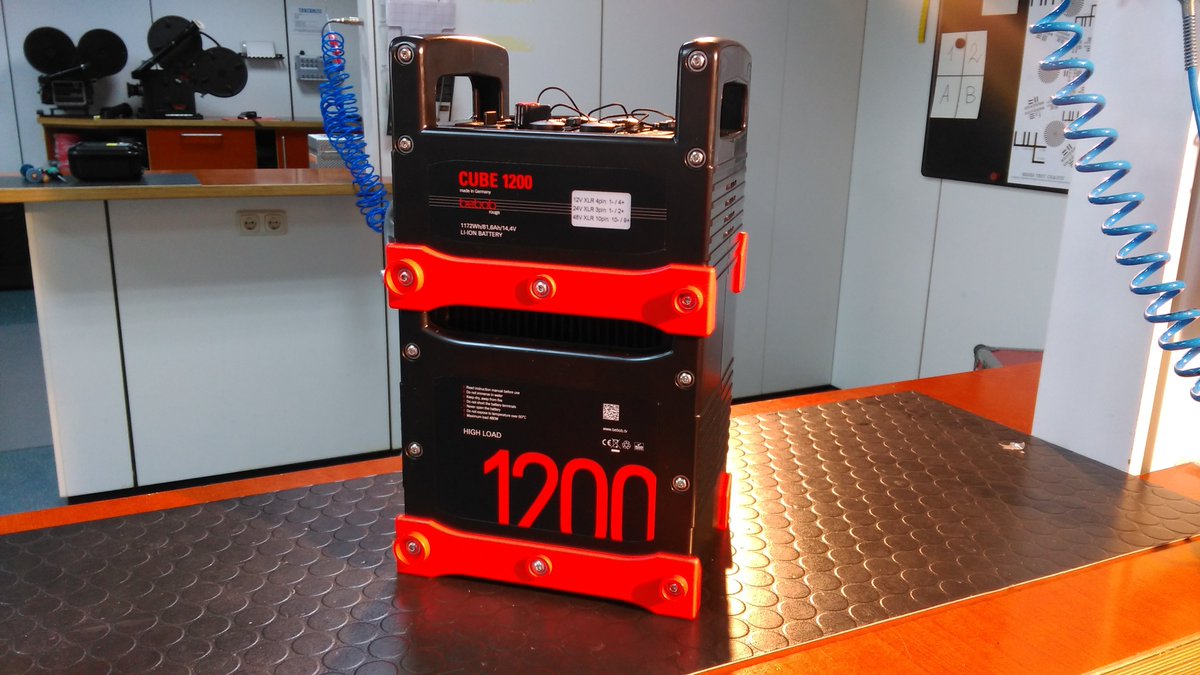 CameraRentals's tweet photo. Some serious @bebob_gear power arrived at @CameraRentals Amsterdam. One #CUBE1200 will feed an energy hungry digital cinema camera for quite some workhours :-) https://t.co/if9eWXAuIj