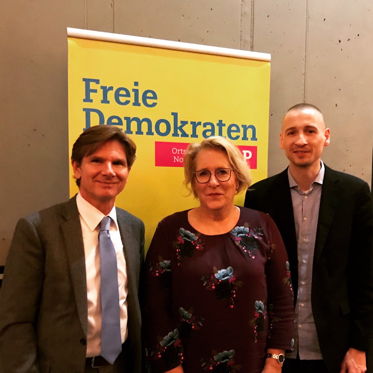 Fdp Hamburg Nord Unsere Kandidatin Fur Die Leitung Des Bezirksamtes Hamburg Nord Petra Wichmann Reiss Und Unser Vorsitzender Robert Blasing Zu Gast Beim Traditionellen Grunkohlessen Der Fdp Norderstedt Mit Dem Minister Fur Soziales