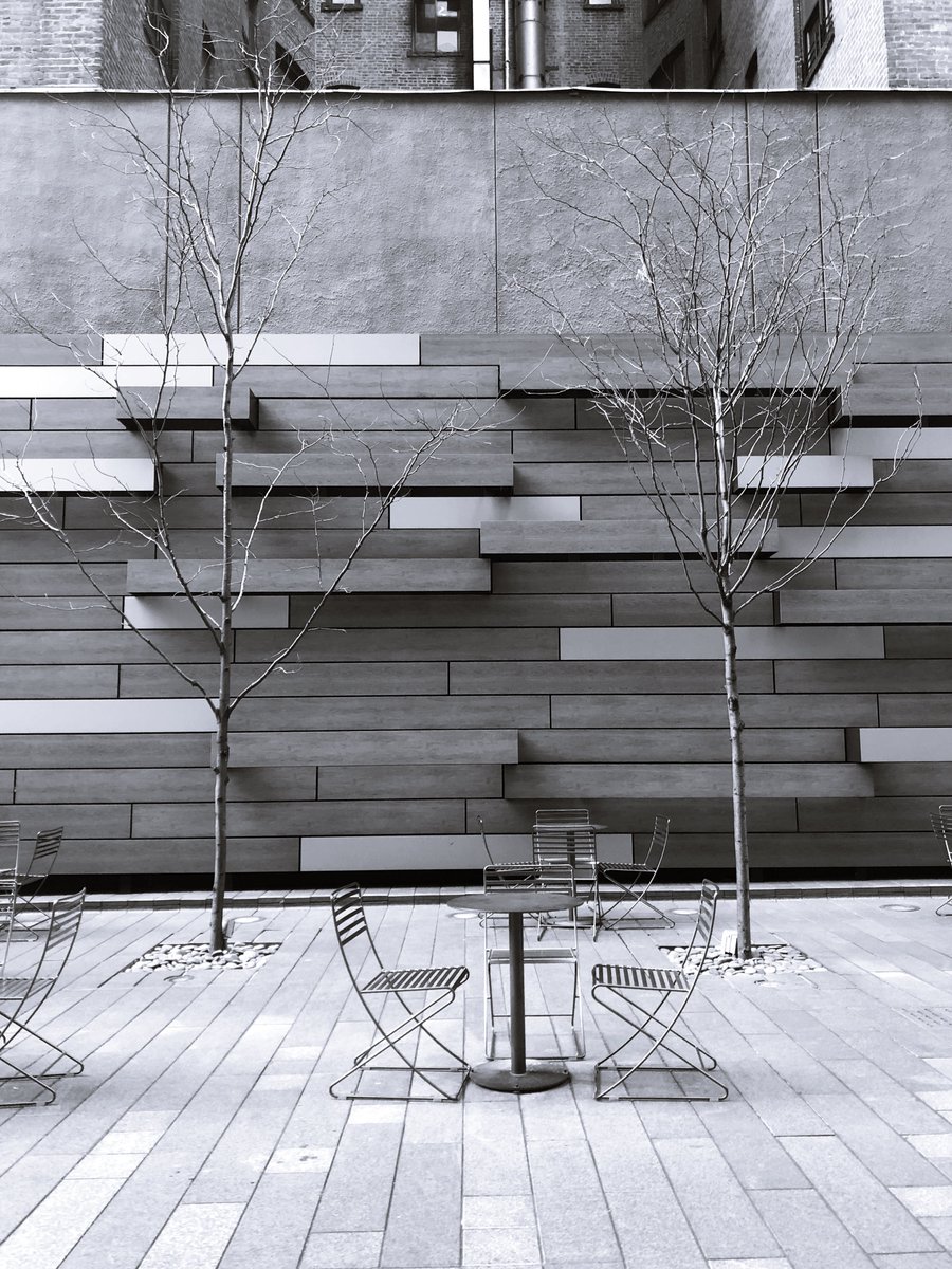 #foto #photography #photos #streetphotography #newyork #streetview #urban #bw #bnw #blackandwhitephotography #photography #noir @FollowCSP #streetphotography #noireetblanc #monochrome <a href="/AG_Exposed/">🅰️G▶️</a> @BJ_Images <a href="/BrownKbrown20/">Kevin E Brown</a> <a href="/ricsrecordrack/">RicsRecordRack</a> #greenspace