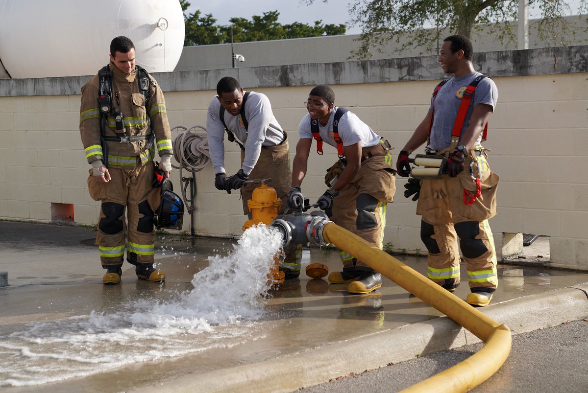 MiamiDadeFire's tweet photo. On Thursday, personnel from #MDFRClass133 sharpened their hose management skills at our Training Center as part of #MDFR's Professional Development Program. https://t.co/TcwBLXMovx