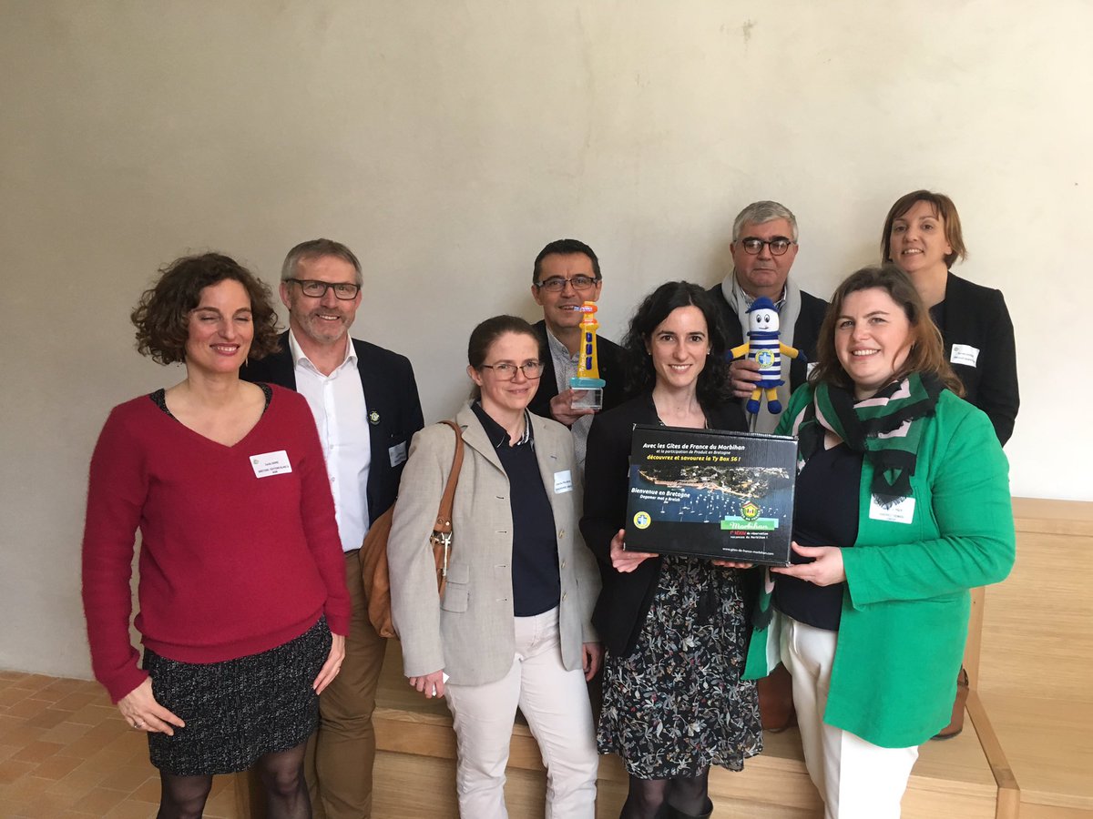 handirectbzh's tweet photo. La #Tybox 56 remporte le Grand Prix Produit en Bretagne ! Le fruit d'un travail d'une partie des membres morbihannais ! Merci à toutes les personnes qui ont participé à ce projet et qui porte haut les valeurs d'une Bretagne audacieuse ! #AGPEB #audace #bzh #bretagne https://t.co/nN8XExXstq