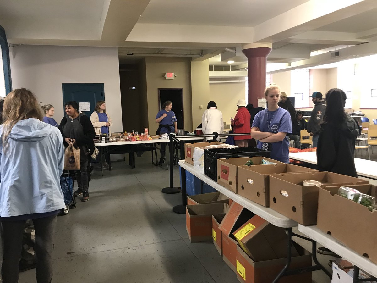 NOHSWomenLead's tweet photo. women’s leadership gals gave back to the community this morning-such a humbling experience!! ❤️ https://t.co/4wvcRIVVC3