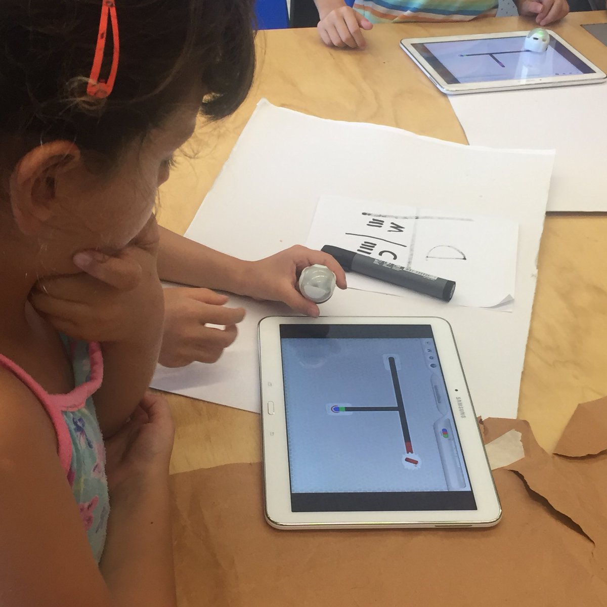 mariela_reiman's tweet photo. Hoy es dia de #realidadvirtual con @guri_vr y de #robotica con @ozobot en #lugardeinventos. @chicos_net en @ccdelaciencia @SimonYagas https://t.co/I9bRM9r2HU