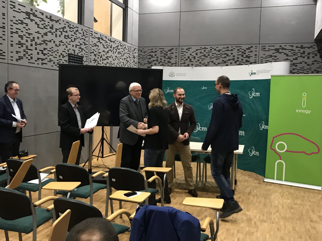 ICM_UW's tweet photo. III miejsce w hackathonie Smart Charge - Inteligentna elektromobilność dla Zuzanny Bednarskiej i Mariusza Wachowicza #hackathonSmartCharge https://t.co/Q8xgCkHWzy