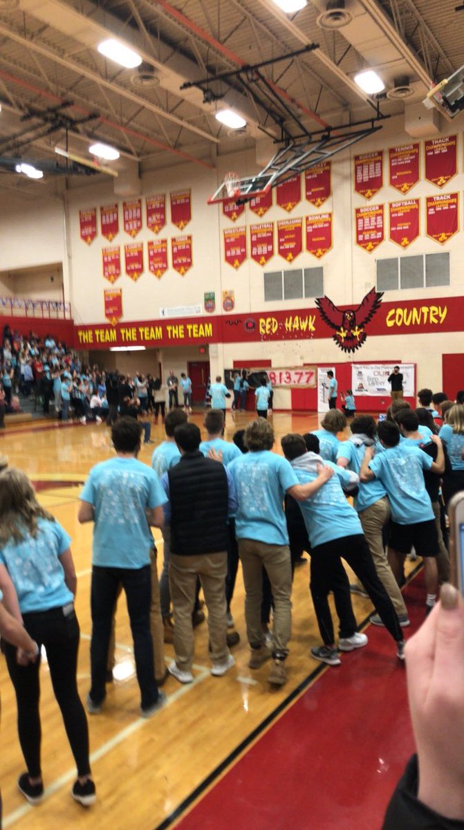 hannah_elieen's tweet photo. God bless FaceTime! Incredible job this week AHS β¨ #ProudRedHawk https://t.co/HqhsfkxwOS