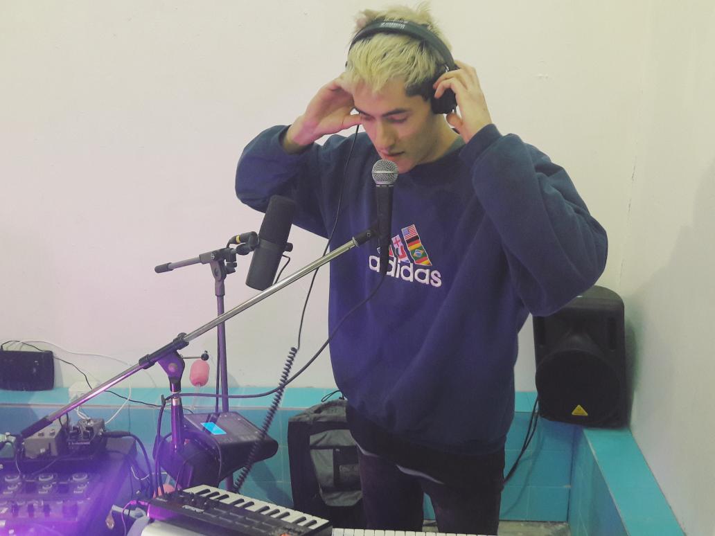 playing 2nite in a pool in kreuzberg berlin 🎉 come have a swim in #SchauFenster #phosphenetour