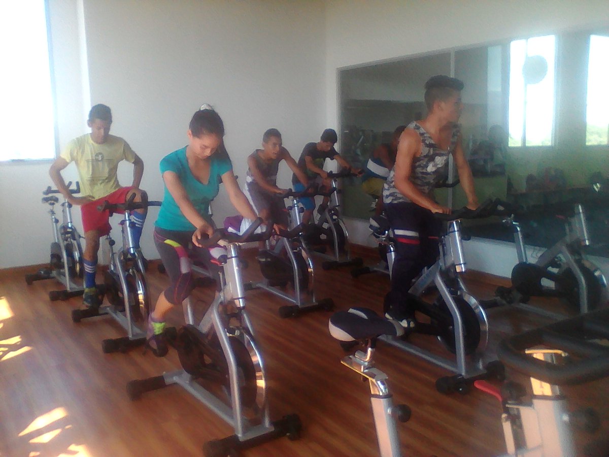 MPV_Carabobo's tweet photo. Area de Spinnig @GBMP_LomasdeF una manara muy sencilla de quemar calorias y mejorar tu sistema cardiovascular @NicolasMaduro  @mimouvargas @MPV_Carabobo_cs https://t.co/9pVVqXvJTM