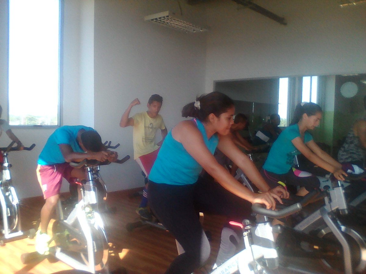 MPV_Carabobo's tweet photo. Area de Spinnig @GBMP_LomasdeF una manara muy sencilla de quemar calorias y mejorar tu sistema cardiovascular @NicolasMaduro  @mimouvargas @MPV_Carabobo_cs https://t.co/9pVVqXvJTM