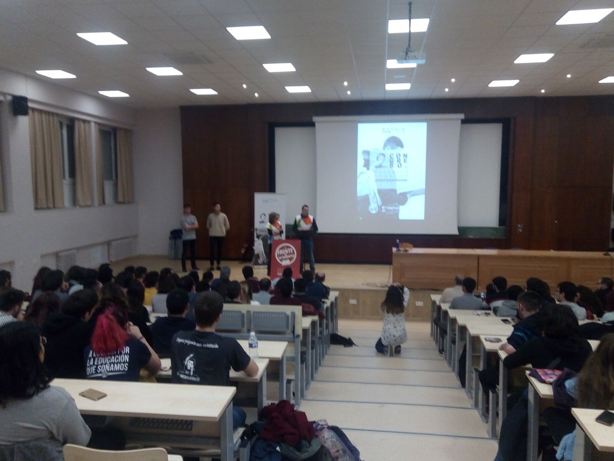 cocotelemadrid's tweet photo. Las @CCOO de #RTVM en el acto de inauguración del 2º Congreso del @fde_estatal "OBREROS Y ESTUDIANTES,UNIDOS Y ADELANTE" Trabajando por #RecuperarLoArrebatado Gracias por vuestra invitación! ✊
#MasRTVM
#MasServicioPublico
#YoCreoEnOndaMadrid
#YoCreoEnTelemadrid https://t.co/Wg2hEapcNq