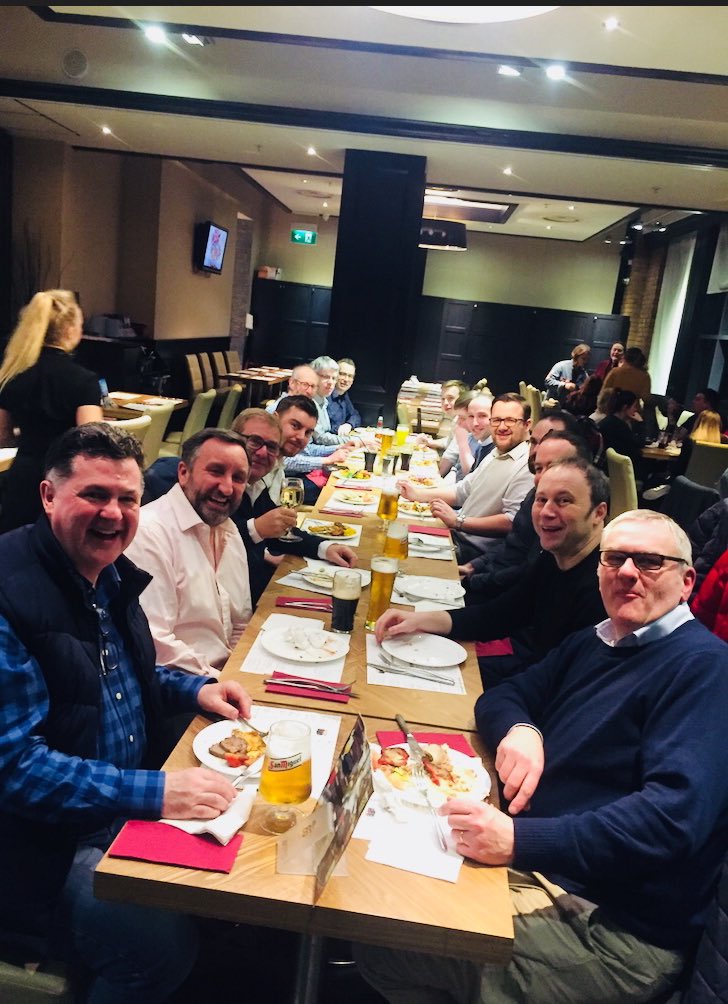 The happy bunch celebrating the yearly dinner!! 🍛 #ciatni
