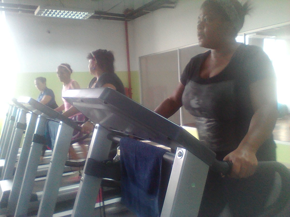 MPV_Carabobo's tweet photo. sigue el entrenamieno en el area de musculacion de la @GBMP_LomasdeF  El deporte es nuestra mejor arma para cambiar y transformar vidas .@NicolasMaduro  #nicoeselmio @GBMP_LomasdeF @MPV_Carabobo_cs https://t.co/DpwFbbKRlo