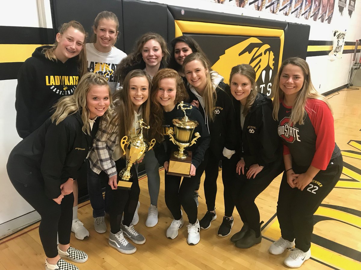 socjoc18's tweet photo. Ladies accepting their Sportmanship award from Northwest Ohio Soccer Officials Association. https://t.co/dXscQPQ2eH
