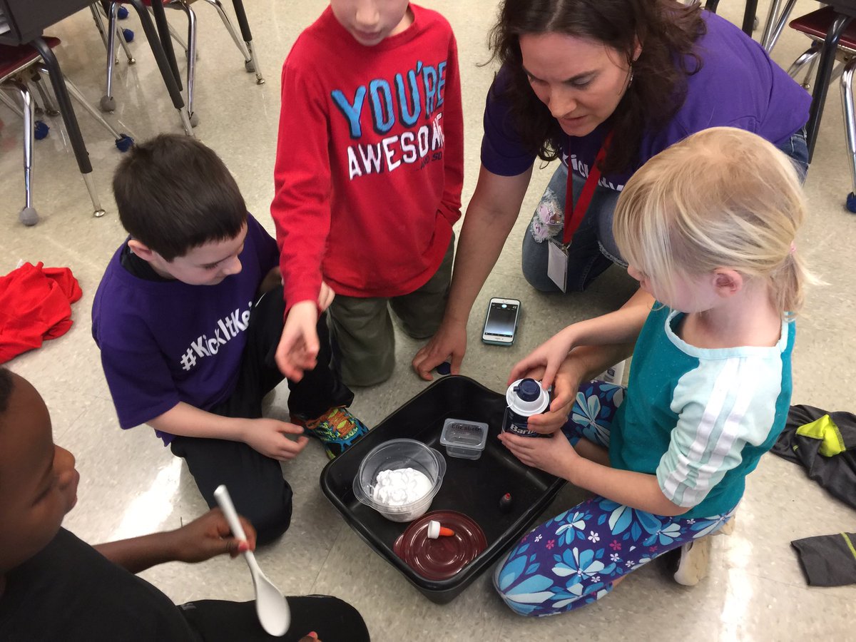 tiaschwab's tweet image. Making in slime in Room 107!! @SASD_WestBroad #soudysteam #sasdnext