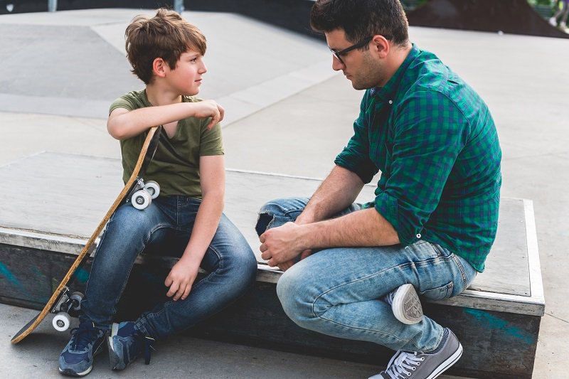 It can be hard for adults to know how to help children in the wake of a school shooting. Here are some great tips for starting the conversation: ow.ly/xO3w30is5uU