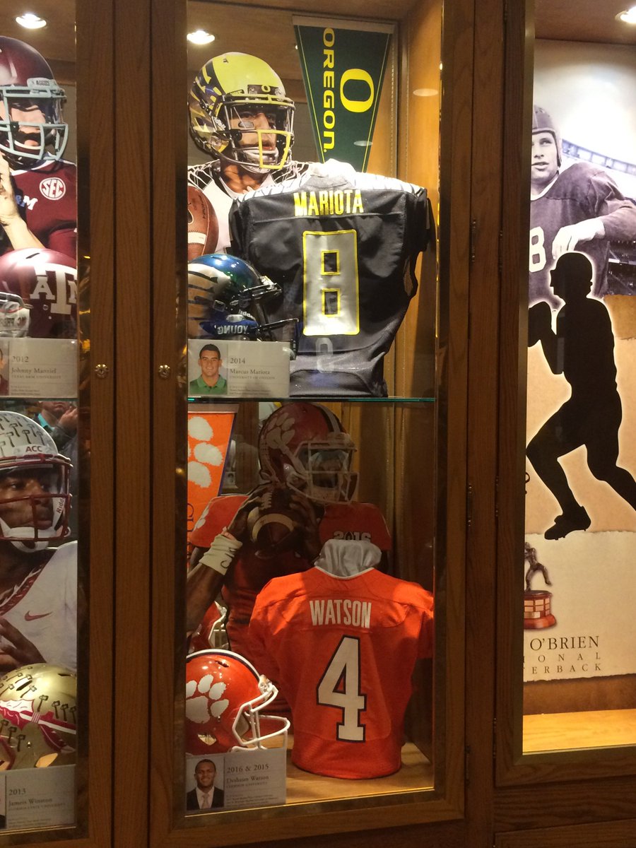 daveyobrien's tweet photo. After two years, the time finally came today for @deshaunwatson to move to his new home inside the @daveyobrien Hall of Fame! This year's Davey O'Brien Awards Dinner is just three days away... https://t.co/F75NvEBj2B