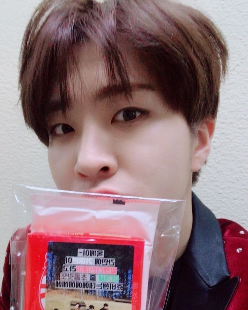 GOT7_Chile's tweet photo. #GOT7's account: "With ahgases sweet love befitting of Valentine’s, today at #GaonAwards #2awards #👍 #HotPerformance #WorldKPOPStar #🤘". (1/2)
Cr.: got7.with.igot7.
Ing: haetbitmark. https://t.co/8w5fO8xGei