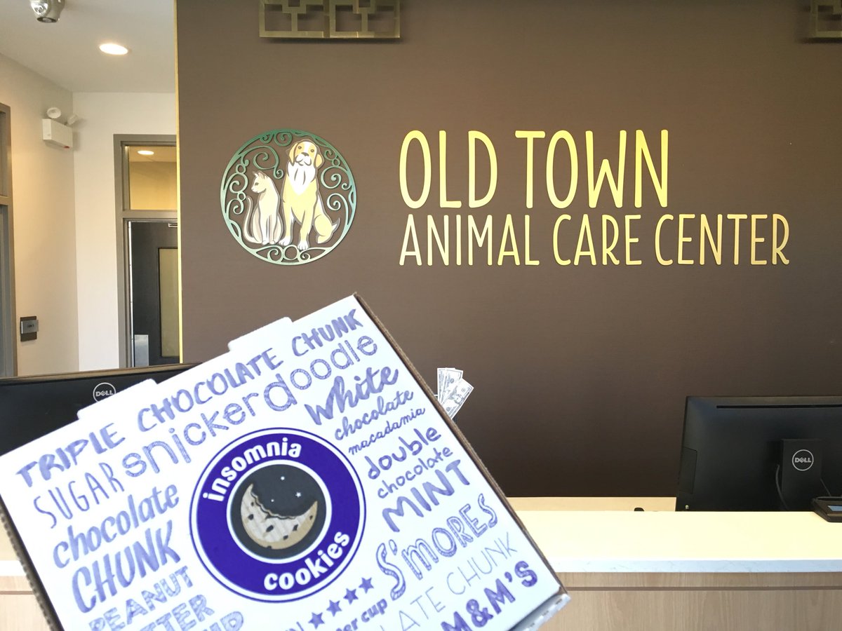 LPCC09's tweet photo. A warm welcome (cookie!) to the Old Town Animal Cate Center. @insomniacookies #chicagovets https://t.co/7hru8kRbUo