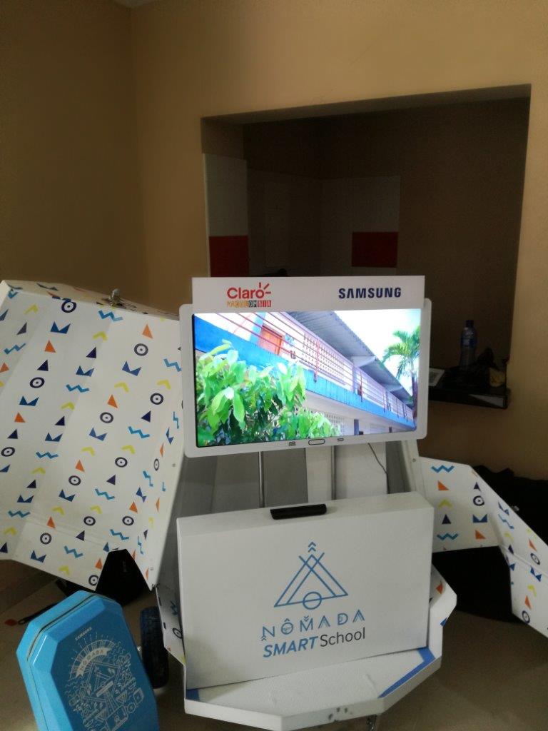 CopaClaroCo's tweet photo. ¡Con #ClaroPorColombia y @SamsungCO entregamos, en Palmira, a los campeones de la Copa Claro de Fútbol 2017 un Smart School Nómada para incentivar y potenciar su experiencia de aprendizaje. https://t.co/Y1OLWOfGfc