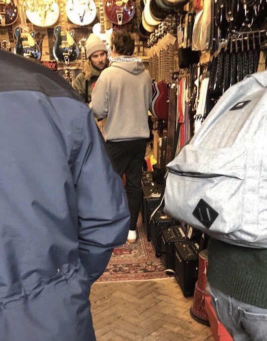 harrysbrasil's tweet image. Harry com Mitch em Londres, hoje.