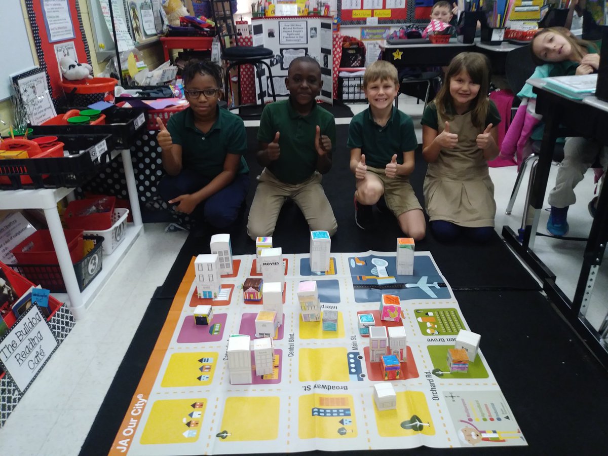 MsBFrazier's tweet photo. Fun with financial literacy, government, and cooperative learning during our Junior Achievement sessions. We love our Operation Beacon volunteers! #JuniorAchievement #OperationBeacon @SCCPSS @AnnLPGA @georgiadeptofed https://t.co/QwfBDcSaHI