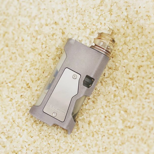 MedamaNoOyajiJP's tweet image. 🍚RICE OVER🍙
.
.
#gameover #sunbox #infinitymods #armorrda #armormods #bellcap
–––––––––––––––––––––––––––
#vape #vapeporn #vape4you #vapecommunity #vapefam #vapeon #vapestagram #instavape #handcheck #vapesquonk #squonkporn #squonkersparadise #bottomf… ift.tt/2HndsZO