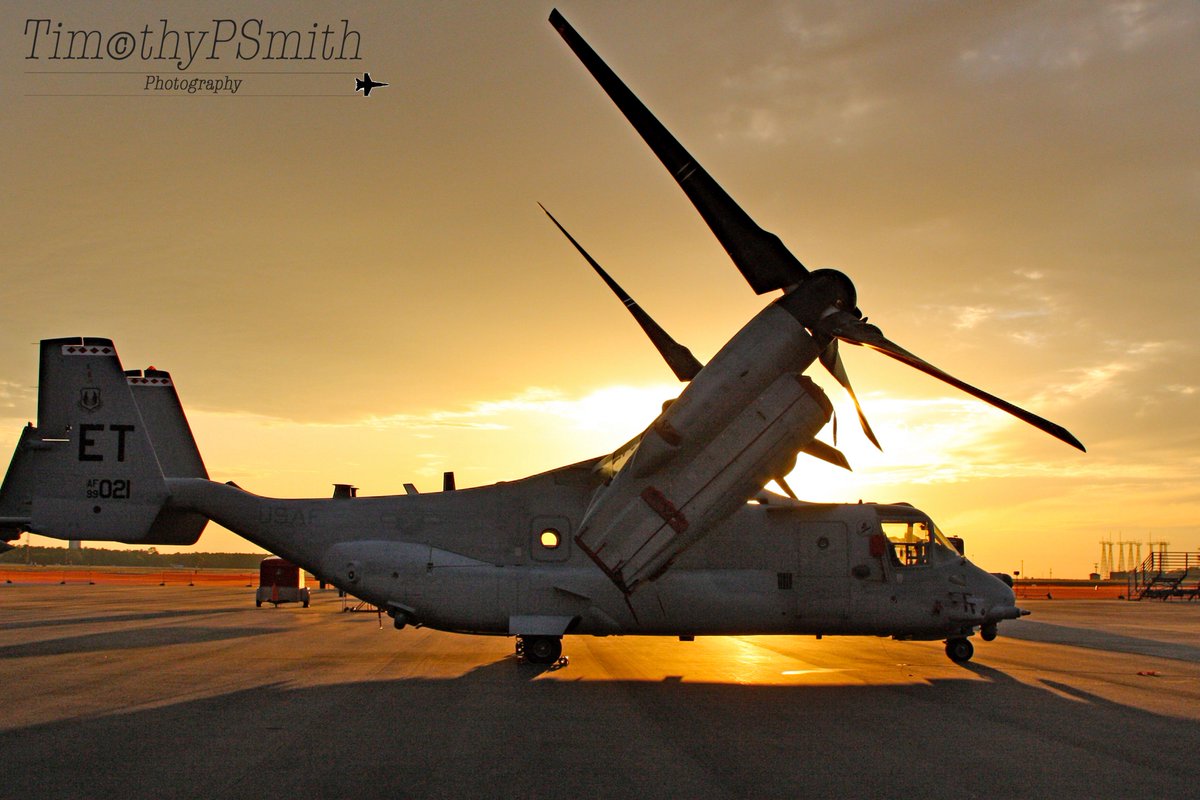 Elgin AFB Florida 04/2010. A #USAF V-22 Osprey from the 413th Flight Test Squadron of the 46th Test Wing stationed at Hurlburt in sunlight and shadows #OspreySunset #Tiltrotor #AvGeek🇺🇸
