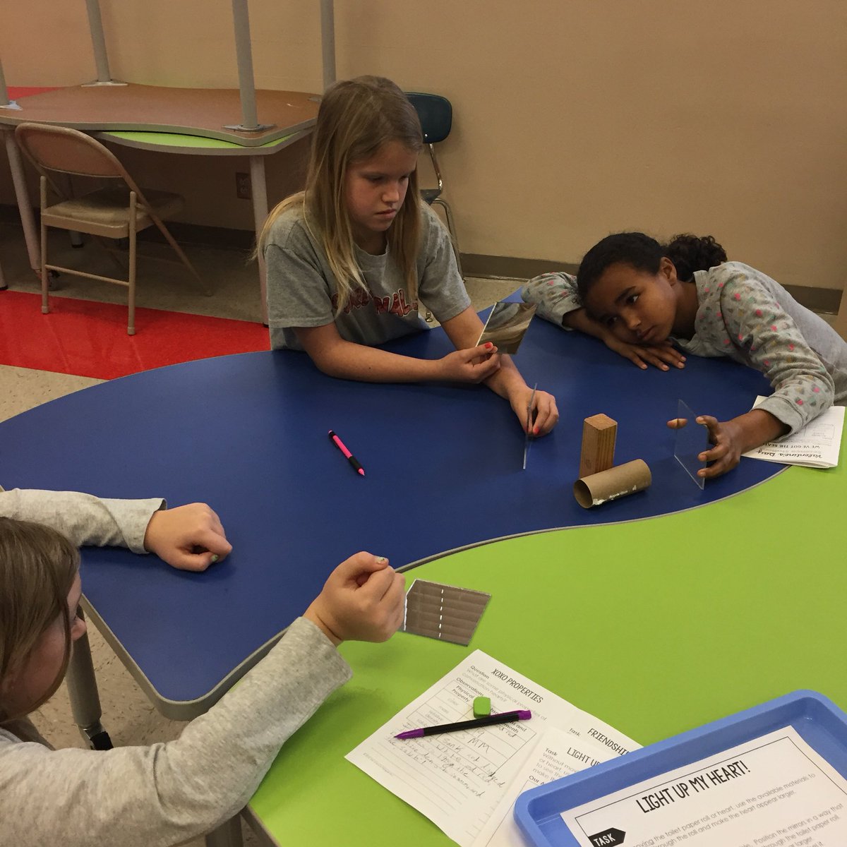 ThisLaurieJo's tweet photo. Valentine Science experiments!
#futurescientists #CheneyElementary #4thgrade https://t.co/fO3EXE1bcH