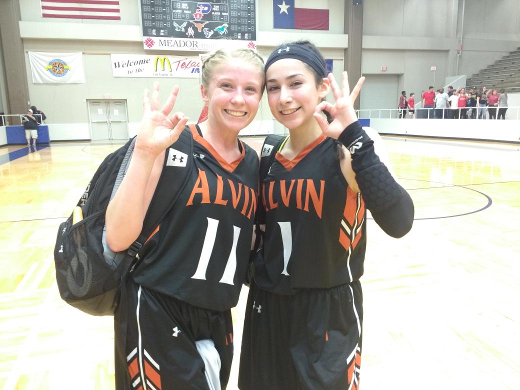 PrenticeCJames's tweet photo. 6A Area Round Girls Final | @AlvinLadyHoops 58, Goose Creek 48 #AlvinSun #VYPE #UILState #playoffs #HoopDreams #txhshoops #ImagoHouse #ChronSports #HoustonChronHS https://t.co/RdcQ6y1XGT