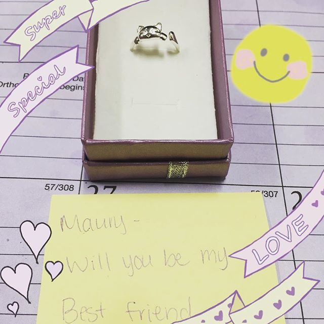 TheDaisyFtw's tweet photo. About 2 weeks late, but I got Best-friend-proposed-to! And of course I said, “Yes, yes, a thousand times yes!” 😍😘 @elysaromans #catring #bestfriend #catlovers https://t.co/sycNAYTlE5 https://t.co/FnoZjxjpd1