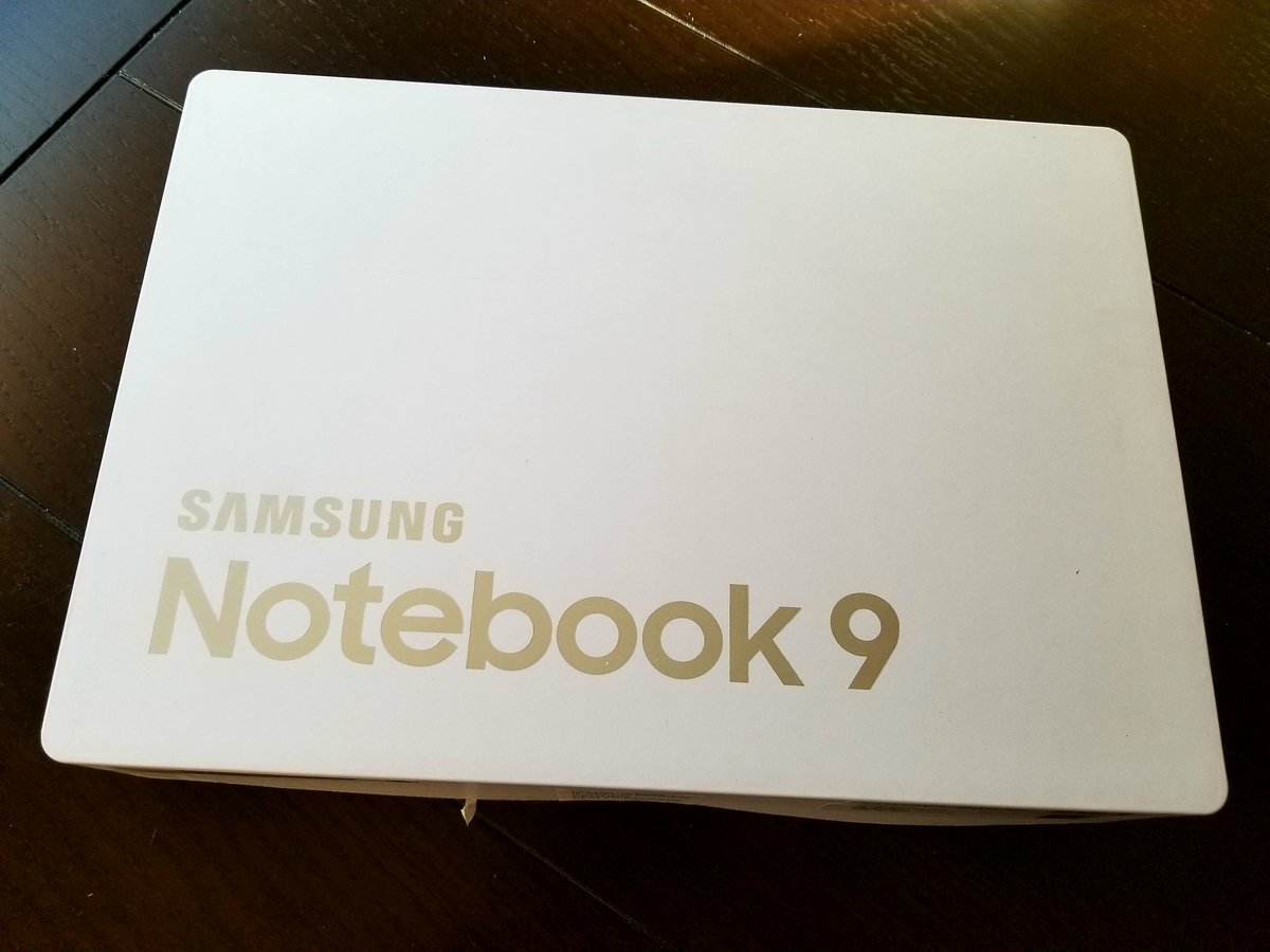 wooky2000's tweet image. 8th gen Core-i7 + 20 hrs battery + 2.2lbs. What more do you want? @Samsung #Notebook9