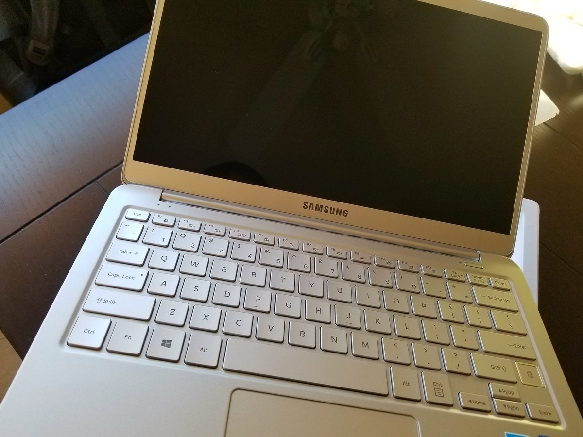 wooky2000's tweet image. 8th gen Core-i7 + 20 hrs battery + 2.2lbs. What more do you want? @Samsung #Notebook9