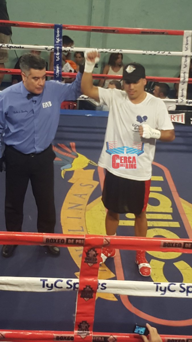 cercadelring's tweet photo. En el segundo combate complementario en el estadio de la @FABoxArg #DanielCombi venció por nocaut técnico en el primer asalto a #CarlosAnaya , en categoría superligero #CDREnTodosLados https://t.co/s2eNOMK9Fd