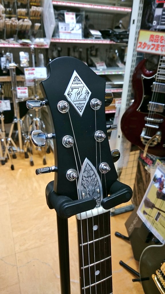 utsubo0021's tweet photo. 買取成立！
ZEMAITIS A22SU 3S
BLACK PEARL DIAMOND

国産ならではの丁寧な仕上げで演奏性が高く、美しいルックスも相まったモデル。
デビューまでお待ち下さい♪
#ZEMAITIS #ゼマイティス #Antanus #アンタナス #うつぼ https://t.co/3n7hH9h6nI