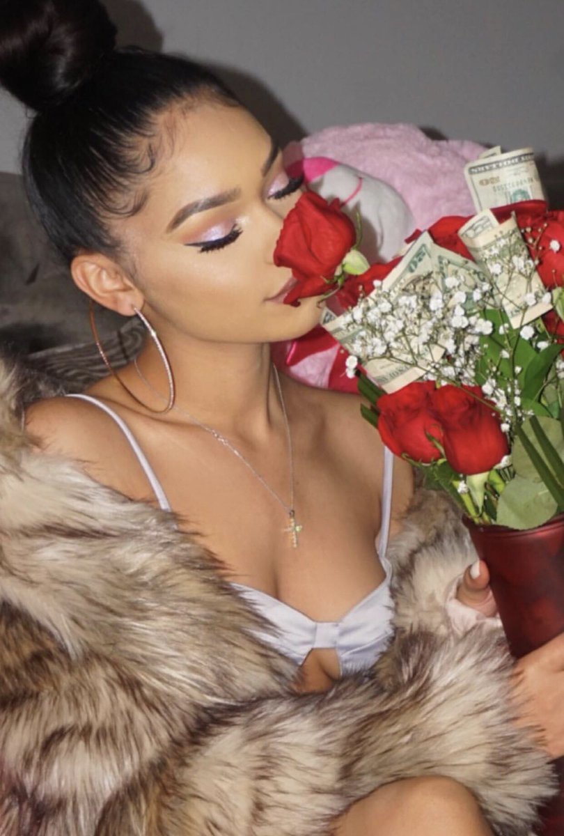 oliricosonasty's tweet photo. My babe fucking spoils me. Happy Valentine’s Day everyone. Single or taken, this is about celebrating your loved ones so go do that shit🌹 https://t.co/ncyeaYgjrK