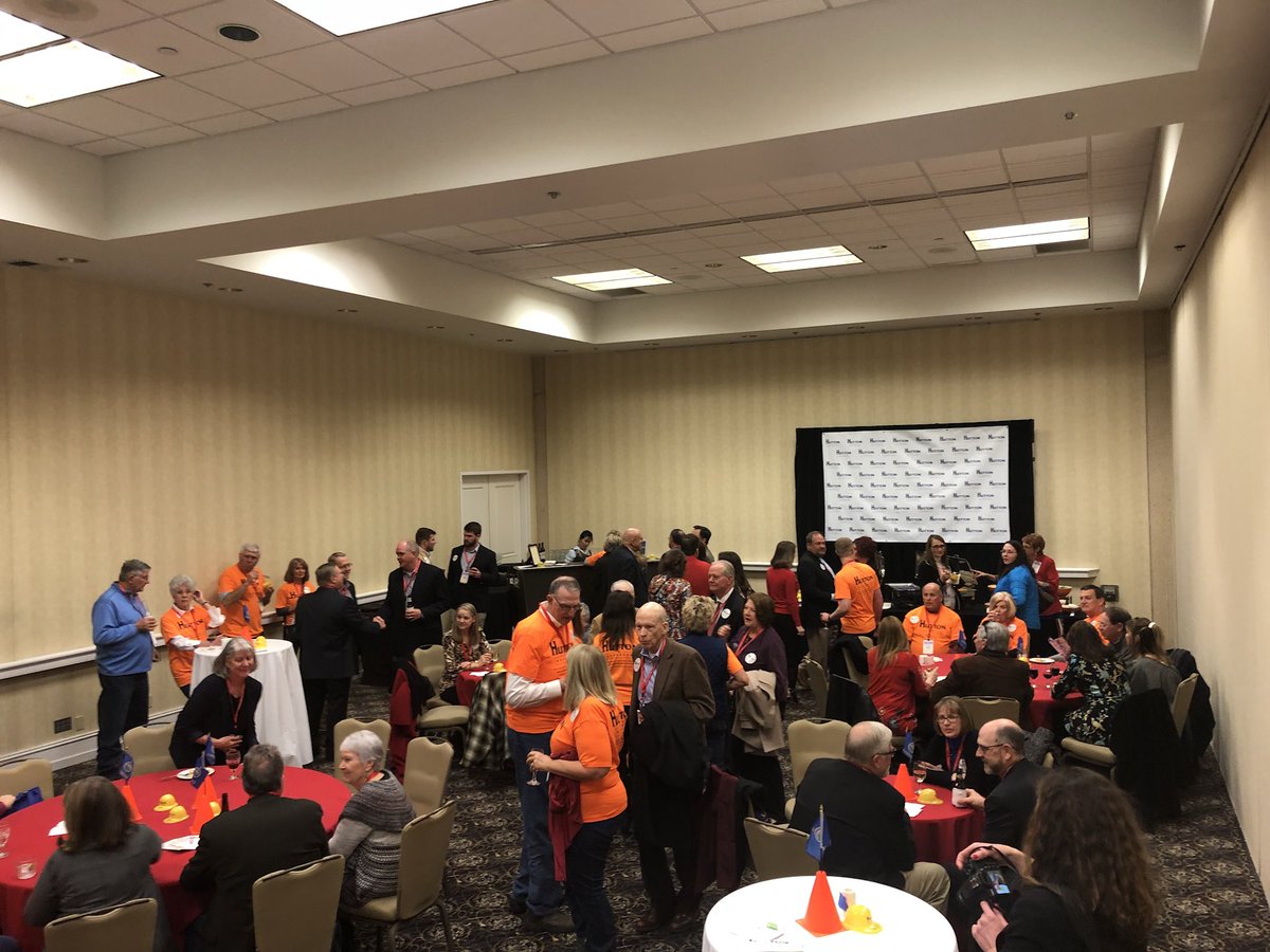 Incredible turnout for Team Hutton tonight.

#BuildingABetterKS

#KSleg #KSgov