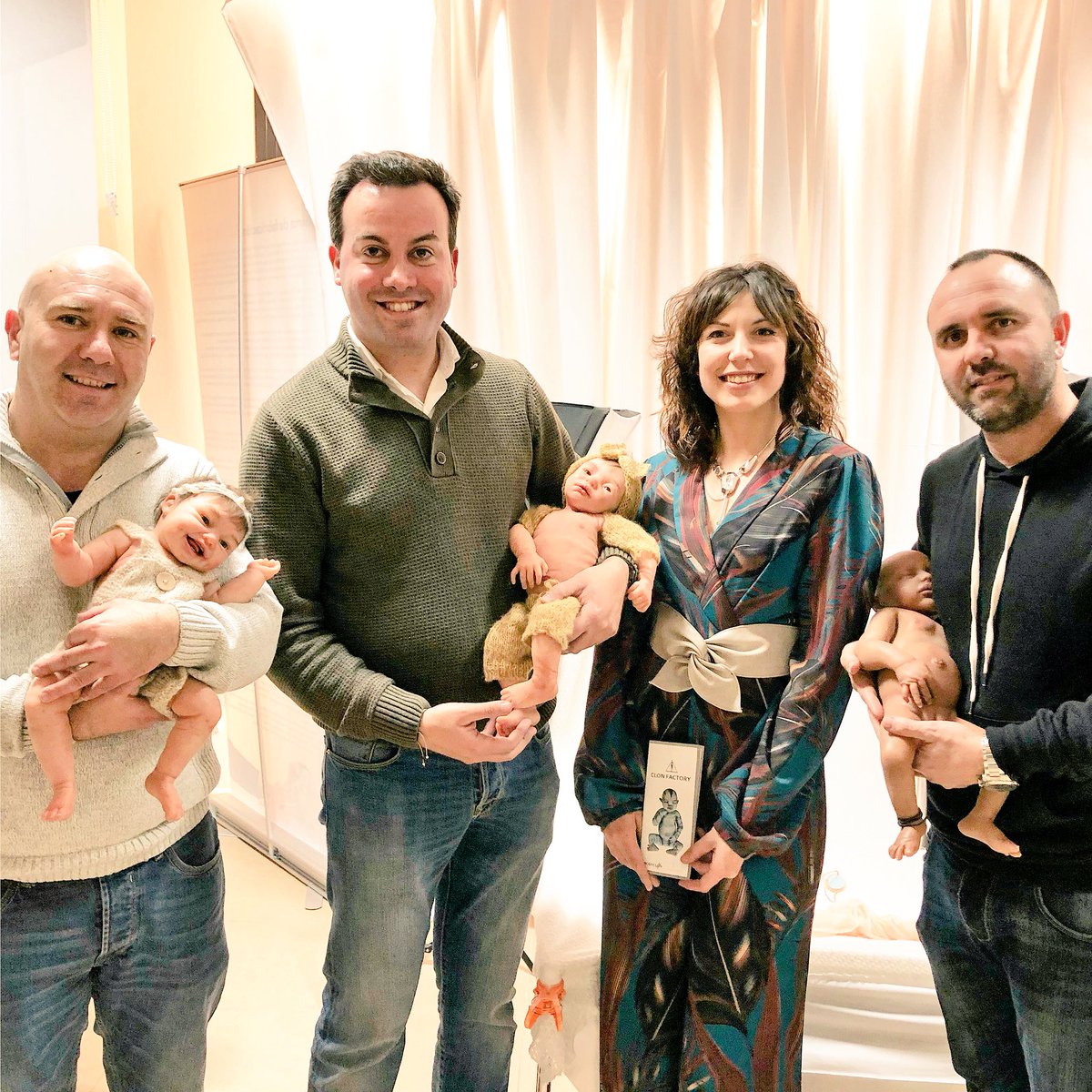lluis_soler's tweet photo. #ClonFactory, el workshop de referència internacional en #BabyClon, però també #BodyClon i efectes especials cinema. Després 13 anys bagatge i coneixement al #PaísBasc, Cristina Iglesias fa que el nom de #DeltebreEnlairi, recuperant talent #deltaic i donant-lo a conèixer! ⭐️ https://t.co/y4LHGNwNxz