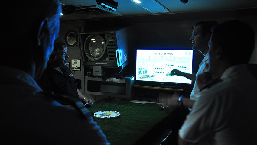 Armada_Arg's tweet photo. Evaluaron los resultados de búsqueda del #SubmarinoARASanJuan efectuados por la Corbeta ARA “Spiro”. Participó personal de la #ArmadaArgentina y miembros del Equipo de Investigación de la Federación Rusa https://t.co/yQCXcTRNdU https://t.co/cYDRR6Jl2i
