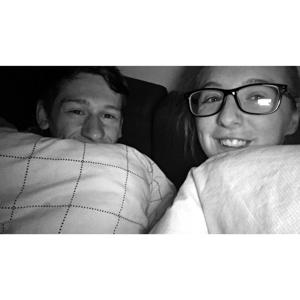 em_____2's tweet photo. I’ve had the best 19th birthday!! Thank you to everyone and this special one for spoiling me💛 I love u  @AlexM9617 #bestboyfriend https://t.co/iNHOyiIaff