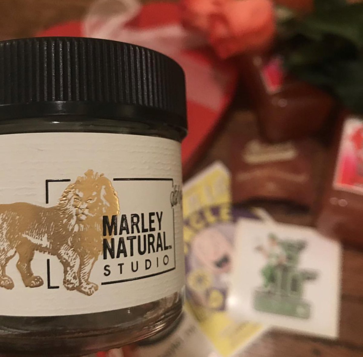 BaykdNation's tweet photo. #BaykdLate with @marleynatural , Strain review coming up!
🔥🔥💨💨
Welcome to @baykd_nation 
#BayArea #Oakland #atlanta #mmj #uncledudes #610organics #knowyodose #merryjane #media #dank #sweetjamejones #phytologieoakland #Marketing https://t.co/oUkoRTVOD5