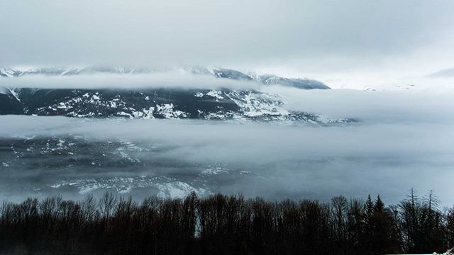 laurentroberg's tweet photo. Entre les nuages #cloud #landscape #mountain #ski #travel #van https://t.co/NRDcujASsh