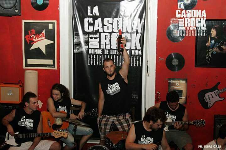 Viernes!!!
Te esperamos desde las 23hs en La Casona Del Rock