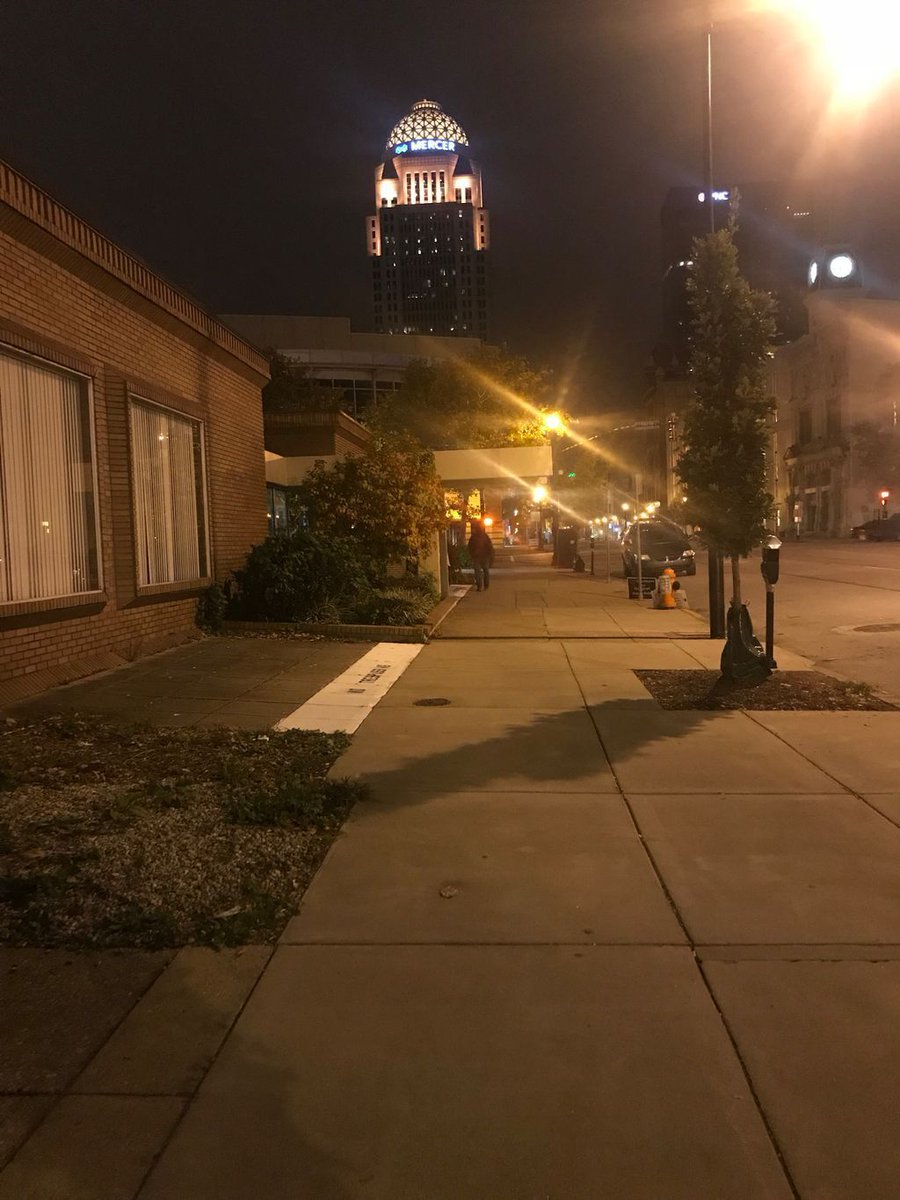40days4lifeLou's tweet photo. Looking West on Market St in #Louisville praying to end to the business of #abortion in #KY #24/7 #Prayer #PraytoEndAbortion @40daysforlife #LoveThemBoth https://t.co/RDQwbpHhpV