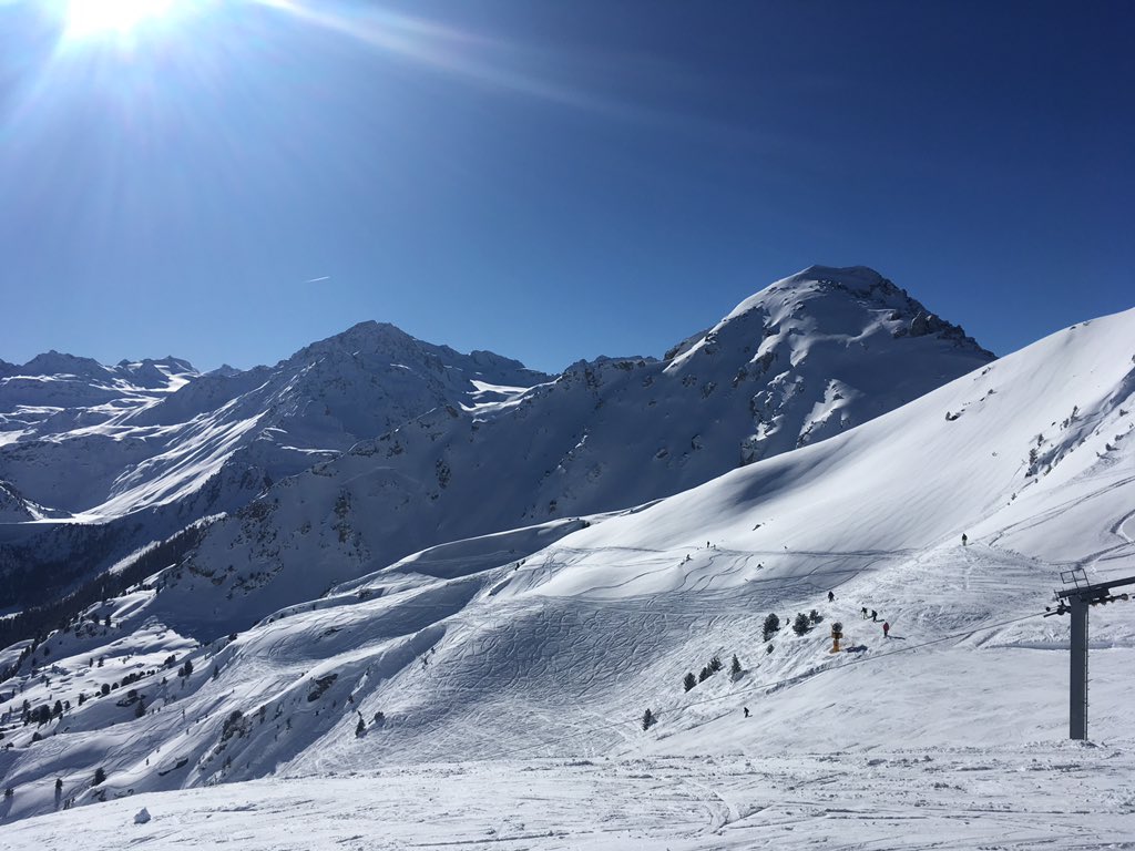 Cryan2020's tweet photo. Special shout out to #Sarah & all the @NeigeAventure Team ⛷@NendazSuisse #onehappygirl #skischool #skibunny #MedalofHonor #snowli 🐰#THANKS for a great week 👍🇨🇭 https://t.co/z79XFPvVt0