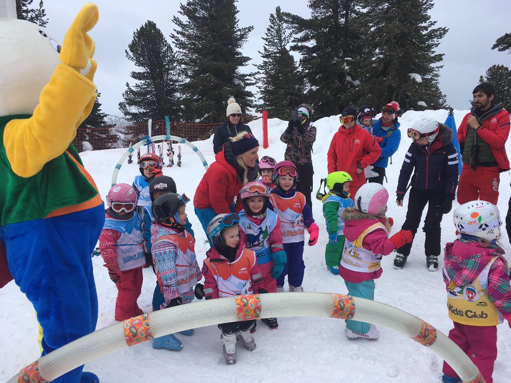 Cryan2020's tweet photo. Special shout out to #Sarah & all the @NeigeAventure Team ⛷@NendazSuisse #onehappygirl #skischool #skibunny #MedalofHonor #snowli 🐰#THANKS for a great week 👍🇨🇭 https://t.co/z79XFPvVt0