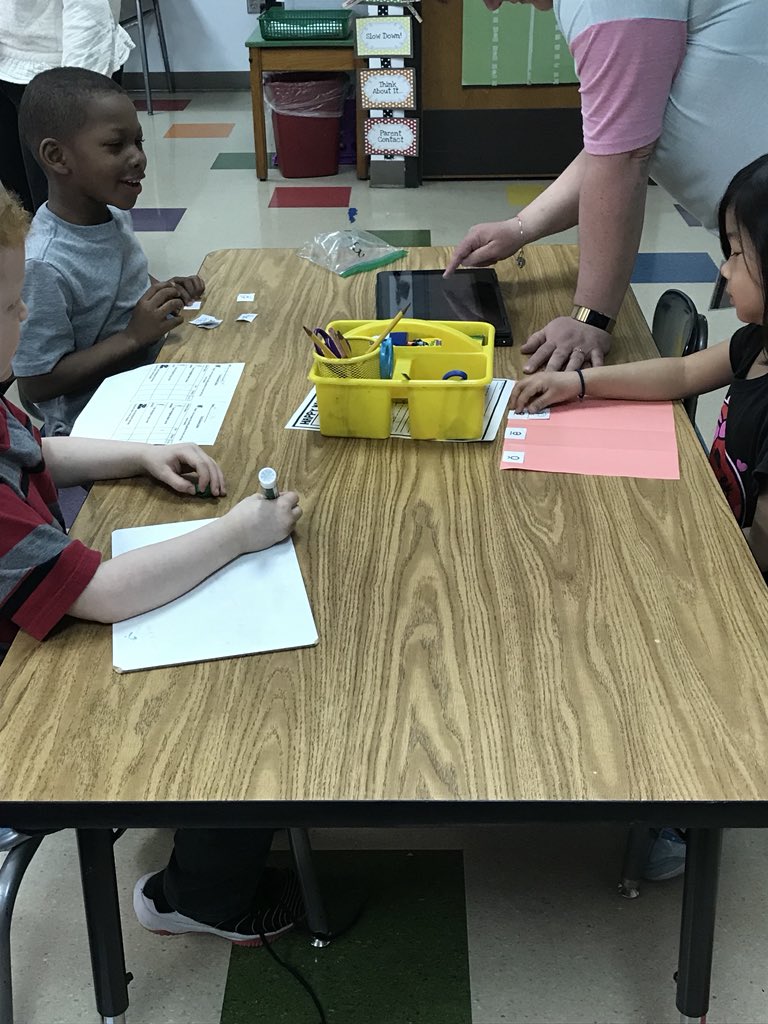 JoSozio's tweet photo. Samuelson ES teachers are tracking student progress towards mastery of the standards! #standardstracker #closingachievementgaps @MTothLSI @samuelsonDMPS @Learn_Sci https://t.co/OdpkWf4oVR