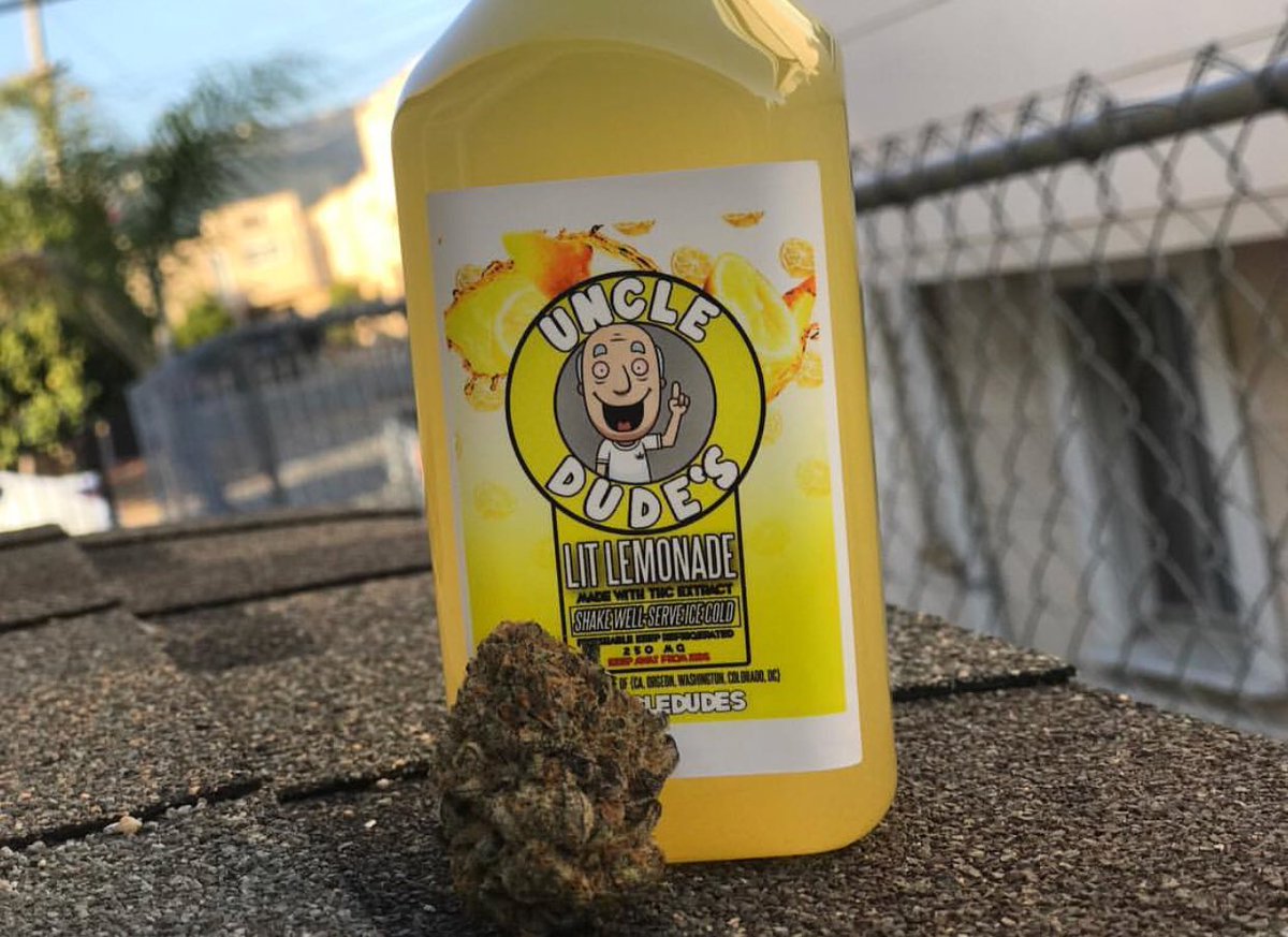 Uncledudes_'s tweet photo. Keep it lit w/@officialuncledudes! 🍋🔥💨
#Cannabis #BaykdNation #edibles #uncleDudes #mmj #weedmaps #EastOakland #rap #EASTatlanta #litlemonade #medicated https://t.co/ueWmSnl2Rw
