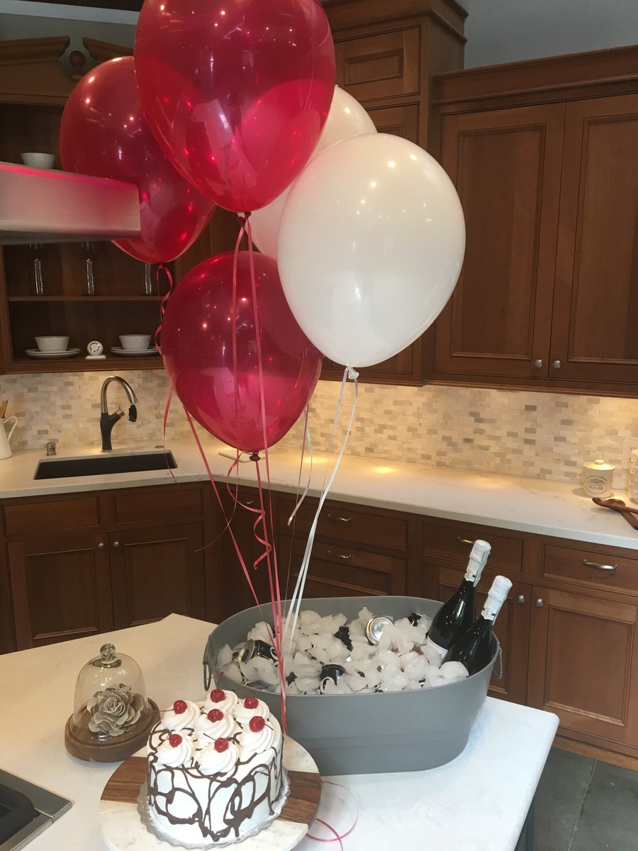remodelwithus's tweet photo. Cheers to 32 years of making dream homes become a reality! #AnniversaryCelebrations #HomeRemodeling #32YearsYoung https://t.co/BalQhBYkQz